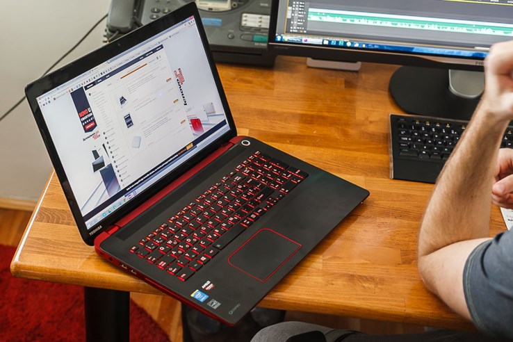 Toshiba Qosmio x70-A-12x recenzija  (11 of 11).jpg